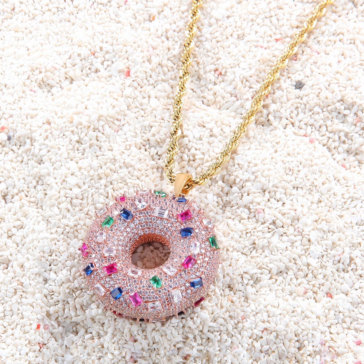 Pendentif donut en zircon incrusté de style hip-hop européen et américain, collier donut en zircon coloré, pendentif tendance pour couple unisexe