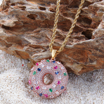 Pendentif donut en zircon incrusté de style hip-hop européen et américain, collier donut en zircon coloré, pendentif tendance pour couple unisexe